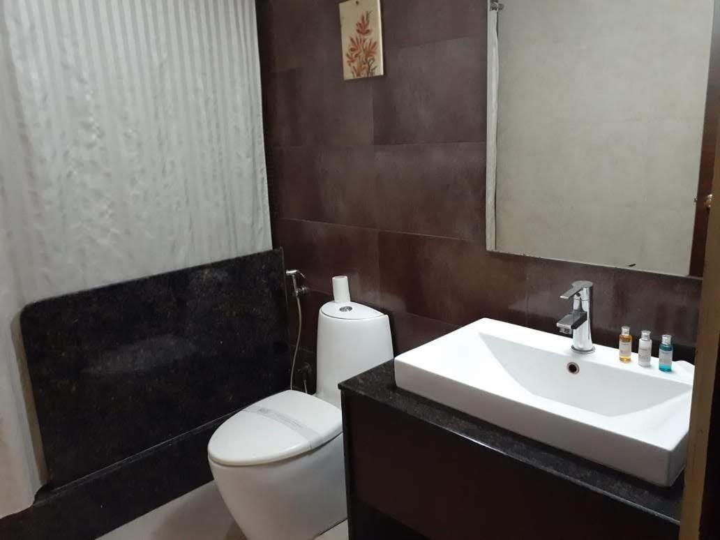 Hotel Md'S Continental Jorhāt المظهر الخارجي الصورة