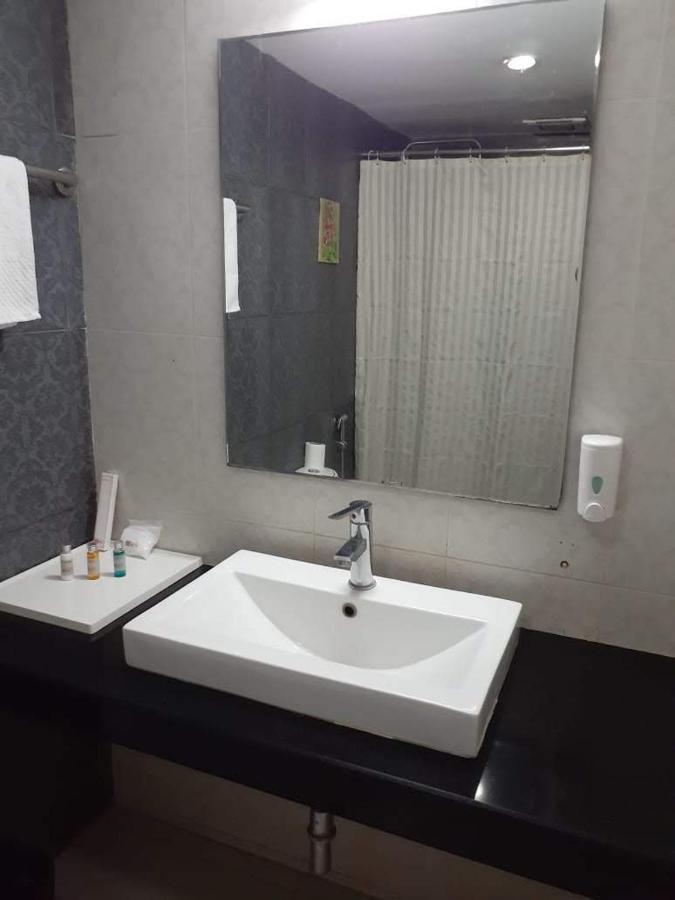 Hotel Md'S Continental Jorhāt المظهر الخارجي الصورة