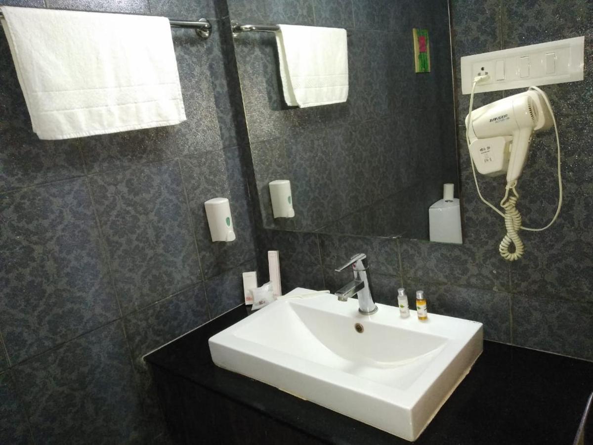 Hotel Md'S Continental Jorhāt المظهر الخارجي الصورة