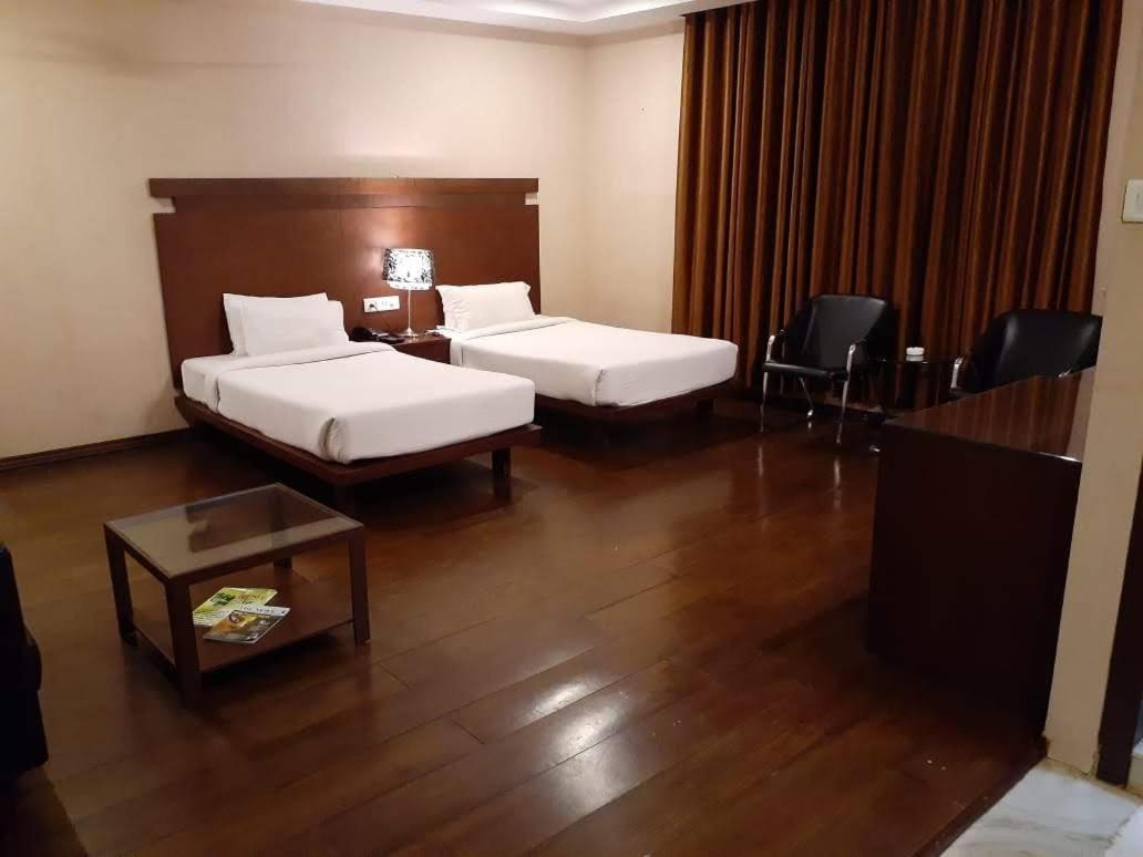 Hotel Md'S Continental Jorhāt المظهر الخارجي الصورة