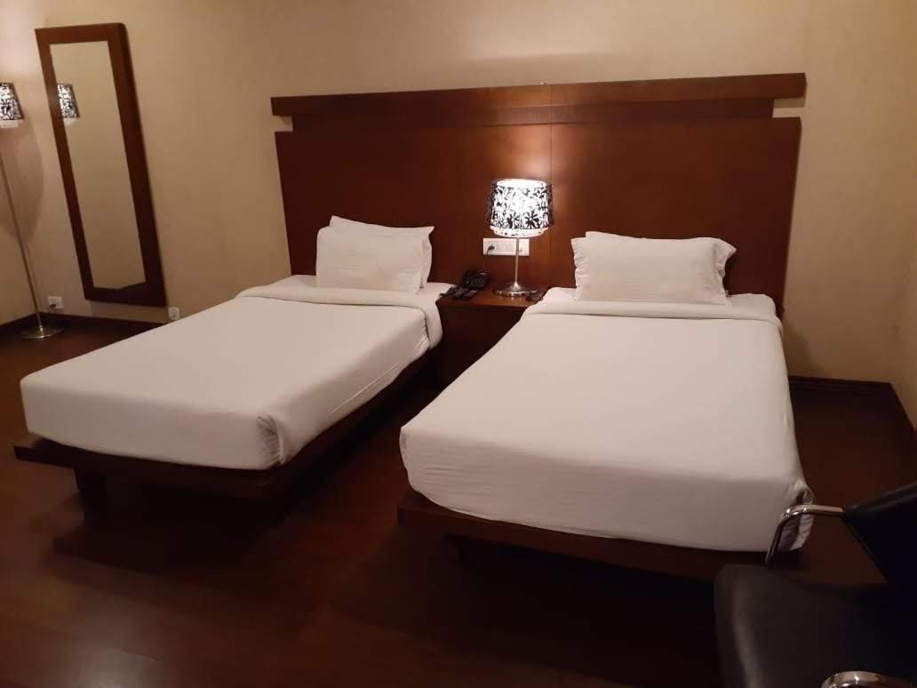 Hotel Md'S Continental Jorhāt المظهر الخارجي الصورة
