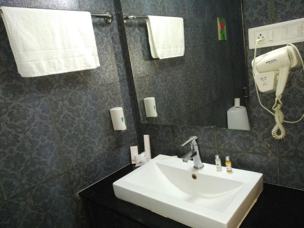 Hotel Md'S Continental Jorhāt المظهر الخارجي الصورة
