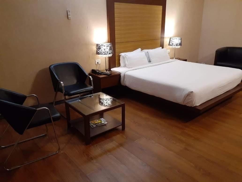 Hotel Md'S Continental Jorhāt المظهر الخارجي الصورة