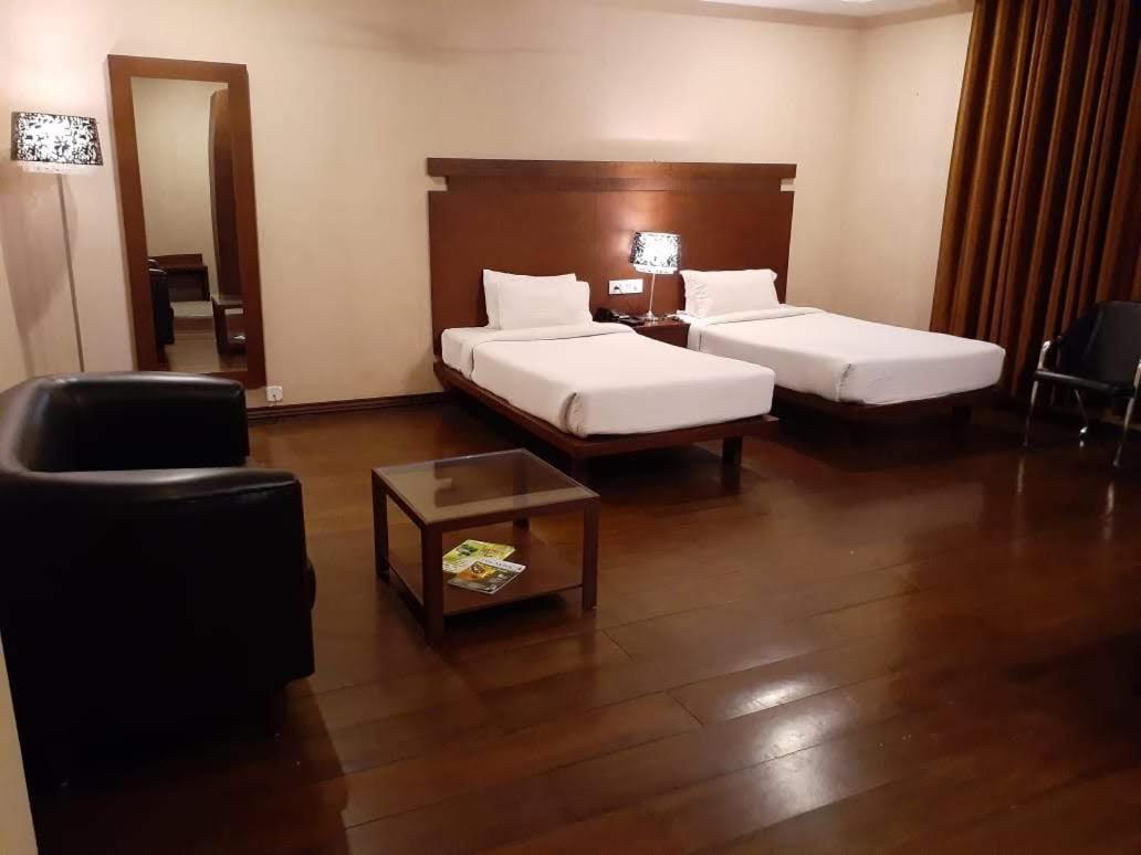 Hotel Md'S Continental Jorhāt المظهر الخارجي الصورة