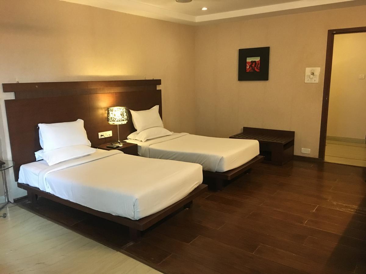 Hotel Md'S Continental Jorhāt المظهر الخارجي الصورة
