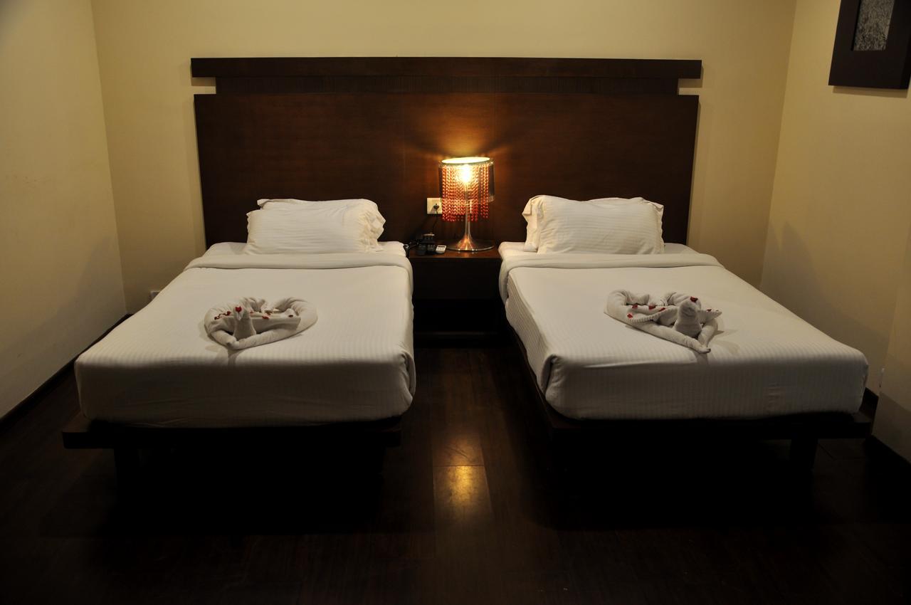 Hotel Md'S Continental Jorhāt المظهر الخارجي الصورة