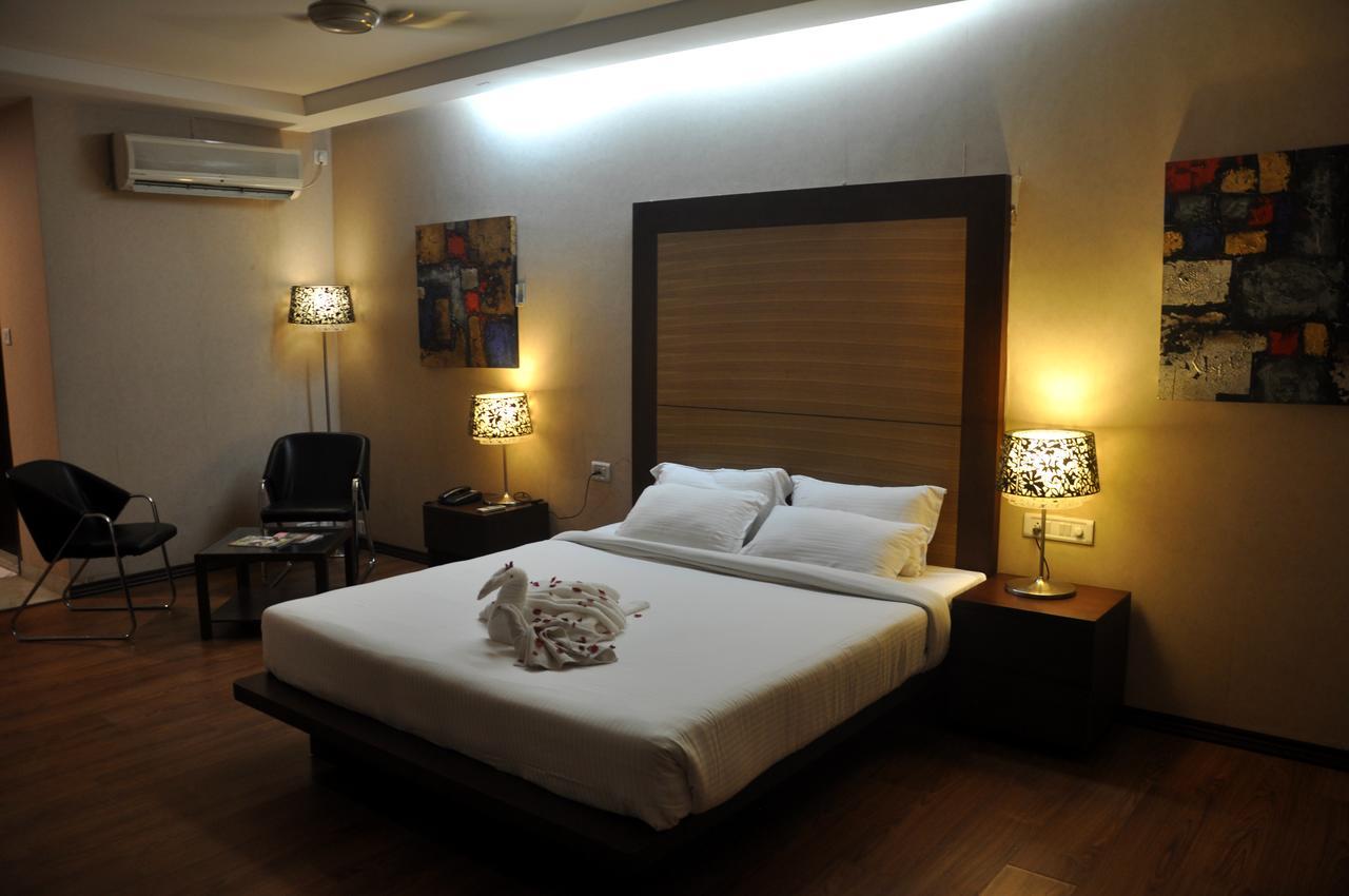 Hotel Md'S Continental Jorhāt المظهر الخارجي الصورة